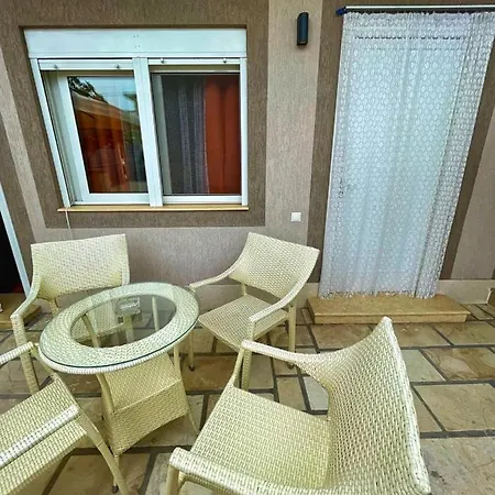 Fatos 2 -apartments Near The Vlore