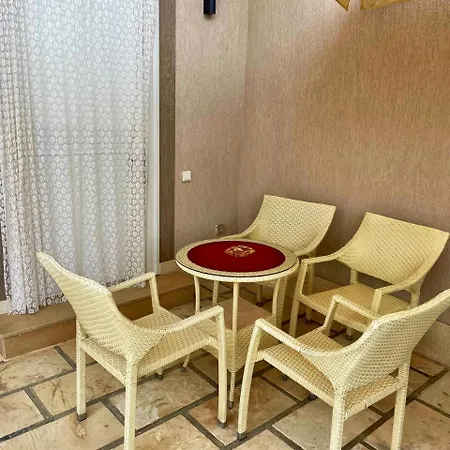 Apartment Fatos 2 -apartments Near The