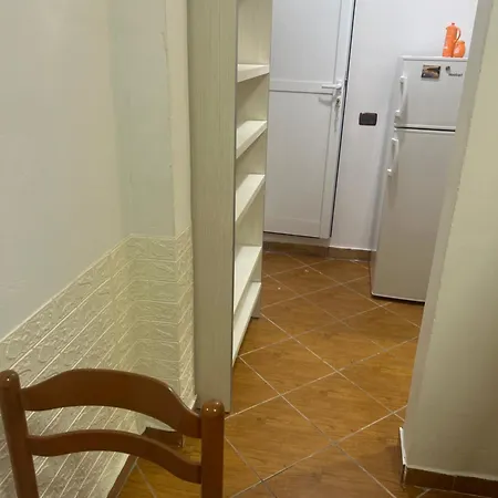 Apartment Fatos 2 -apartments Near The