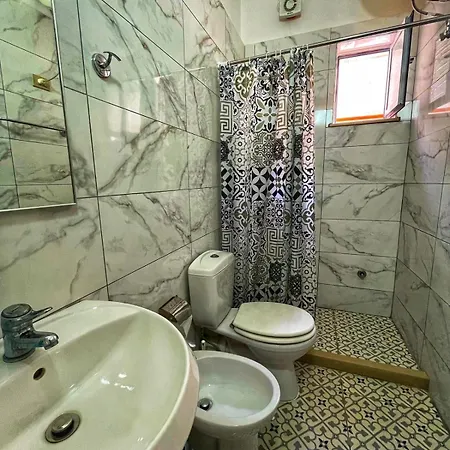 Apartment Fatos 2 -apartments Near The
