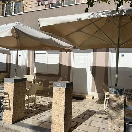 Roel 2 -apartments * Vlorë