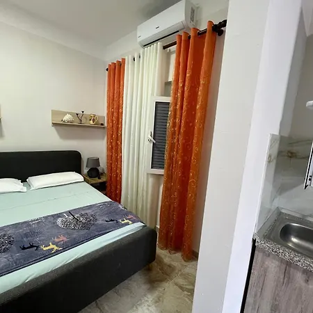 Fatos 2 -apartments Near The