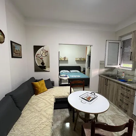 Apartment Fatos 2 -apartments Near The