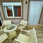 Roel 2 -apartments فلورا