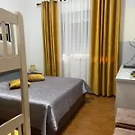 Roel 2 -apartments * فلورا