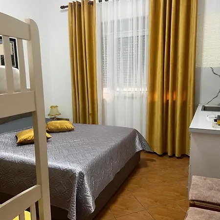 Roel 2 -apartments * Vlorë