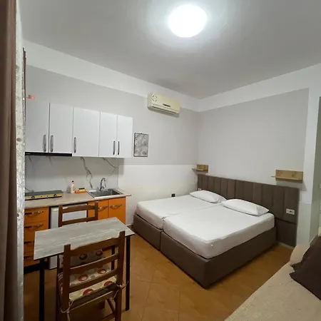 Fatos 2 -apartments Near The Vlore